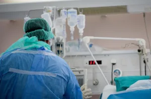 Τρίκαλα: Στη ΜΕΘ 19χρονος φοιτητής με μηνιγγίτιδα