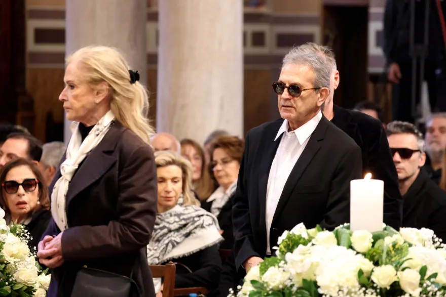 H Ελλάδα αποχαιρέτησε τη Μαρινέλλα - Οι επώνυμοι που παρευρέθηκαν στο «τελευταίο αντίο» ΦΩΤΟ