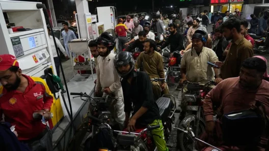 Πακιστάν: Ανακοίνωσε αύξηση 20% στις τιμές των καυσίμων