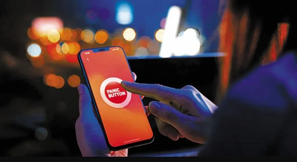 Εβαλαν panic button στα κινητά τους για να προστατευτούν από τον γιο τους