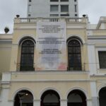 Πάτρα: Το γιγαντιαίο πανό του Δήμου κατά των πολέμων με στίχους Ρίτσου ΦΩΤΟ