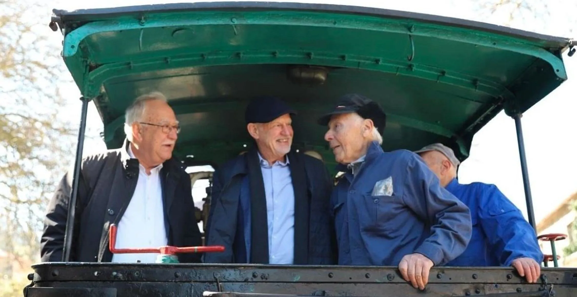 Οταν ο Γιώργος Παπανδρέου έπαιζε με την κόρνα του Οδοντωτού στα Καλάβρυτα:  ΒΙΝΤΕΟ