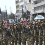 Αθήνα: Εντυπωσίασε η στρατιωτική παρέλαση- Αρματα μάχης, πεζοναύτες και μαχητικά ΦΩΤΟ - ΒΙΝΤΕΟ