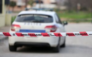 Θεσσαλονίκη: Πήγε με αλυσοπρίονο και μαχαίρι σε σπίτι και...