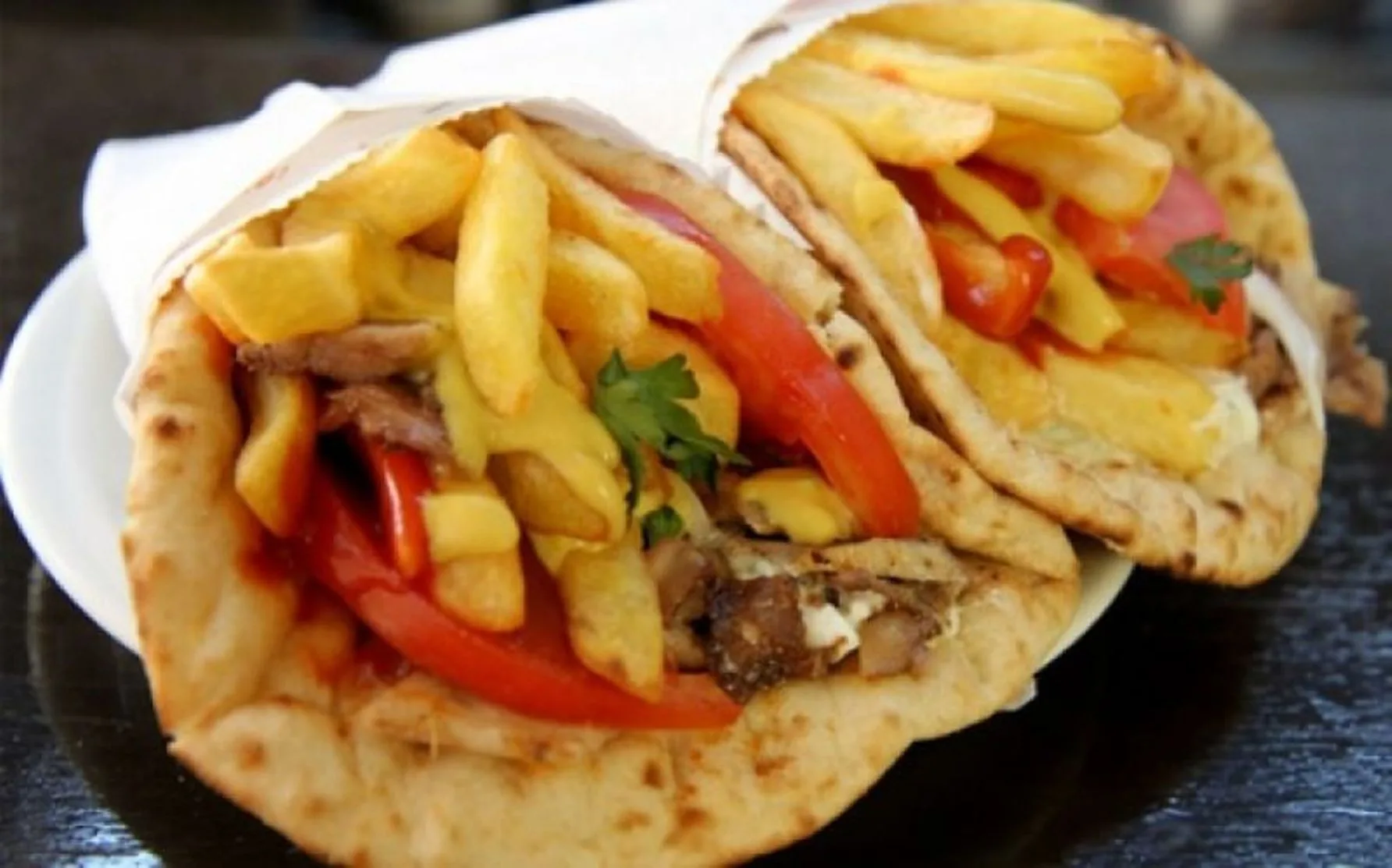 Δεν υπάρχει: Δείτε πόσο χρέωσαν πιτόγυρο σε αμερικανό πεζοναύτη στην Κρήτη