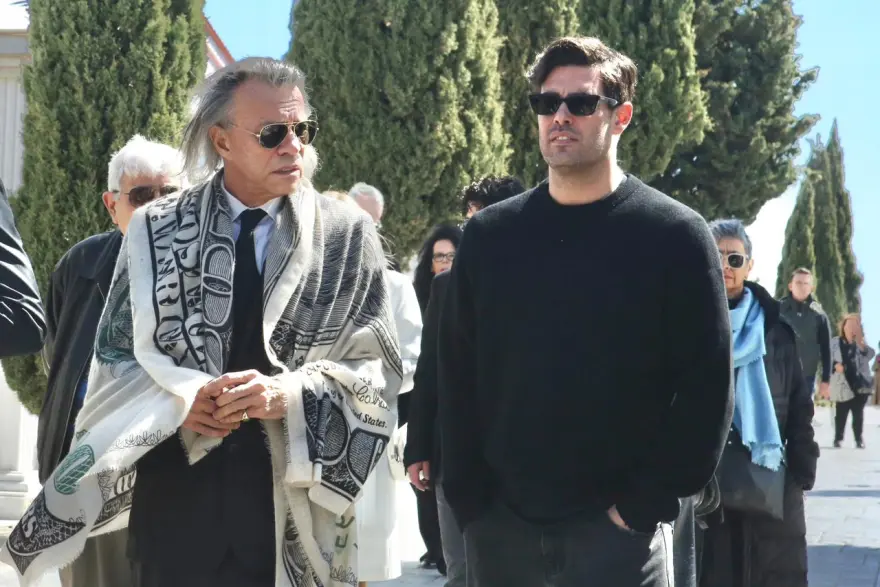 Το τελευταίο χειροκρότημα για τον Γιώργο Μαρίνο ΦΩΤΟ - ΒΙΝΤΕΟ 33 Το τελευταίο χειροκρότημα για τον Γιώργο Μαρίνο ΦΩΤΟ - ΒΙΝΤΕΟ