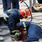 «Διανυκτέρευσε» σε φρέατιο ηλικιωμένος στον Βόλο, τι συνέβη