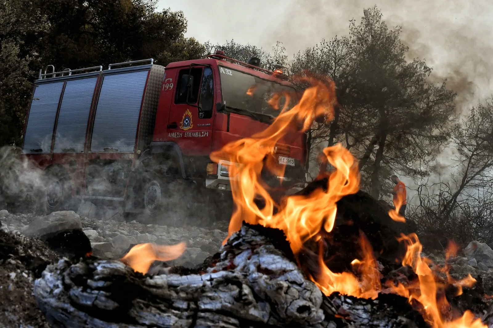 Πάτρα: Πάνω από 900 ευρώ πρόστιμο για καύση χόρτων