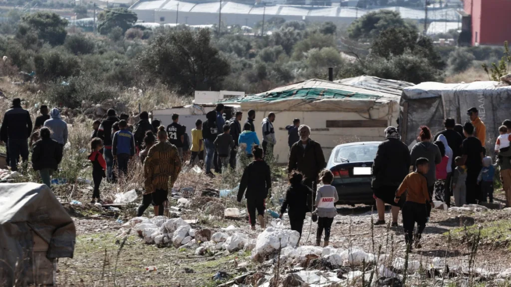 Πάτρα-Ριγανόκαμπος: Αστυνόμευση στον καταυλισμό Ρομά αλλά αυξάνονται τα παράνομα παραπήγματα - Κάτοικοι στο Patrapress.gr ΦΩΤΟ 29 Πάτρα-Ριγανόκαμπος: Αστυνόμευση στον καταυλισμό Ρομά αλλά αυξάνονται τα παράνομα παραπήγματα - Κάτοικοι στο Patrapress.gr ΦΩΤΟ