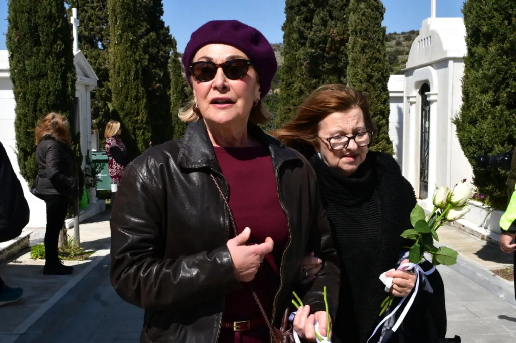 Το τελευταίο χειροκρότημα για τον Γιώργο Μαρίνο ΦΩΤΟ - ΒΙΝΤΕΟ 34 Το τελευταίο χειροκρότημα για τον Γιώργο Μαρίνο ΦΩΤΟ - ΒΙΝΤΕΟ