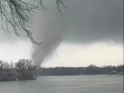 Μίσιγκαν: Ανεμοστρόβιλοι με νεκρούς ΒΙΝΤΕΟ