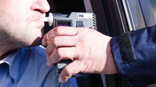 Πάτρα: Τα είχε «τσούξει»...και έπιασε τιμόνι