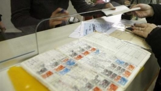 Πώς «κλειδώνει» νωρίτερα η σύνταξη με «πλασματικά» έτη ασφάλισης