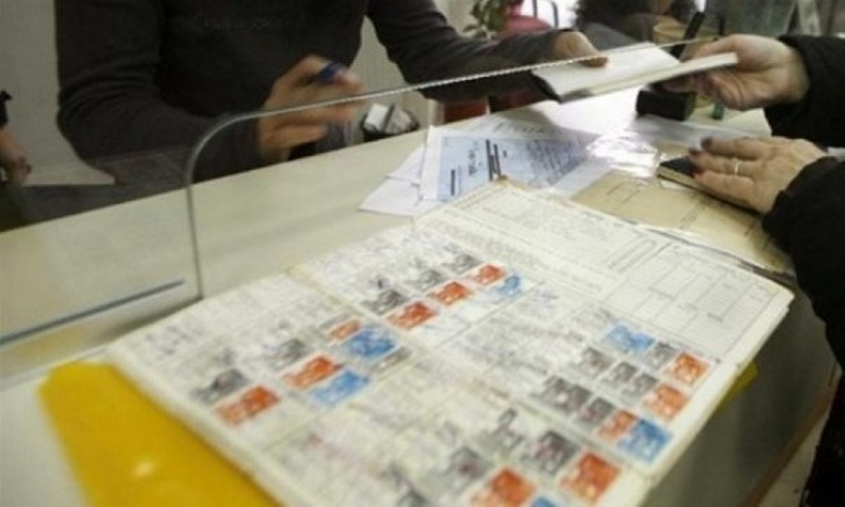 Πώς «κλειδώνει» νωρίτερα η σύνταξη με «πλασματικά» έτη ασφάλισης