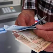 Συνταξιούχοι: Τι οικονομική ενίσχυση θα λαμβάνουν κάθε Νοέμβριο