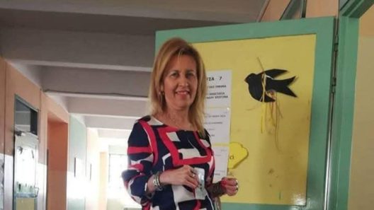 Θεσσαλονίκη: «Με αποκαλούσαν π…, πετούσαν μπουκάλια, έδειχναν τα οπίσθιά τους», σοκάρουν οι καταγγελίες της καθηγήτριας που πέθανε