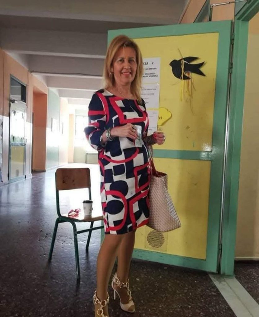 Θεσσαλονίκη: «Με αποκαλούσαν π…, πετούσαν μπουκάλια, έδειχναν τα οπίσθιά τους», σοκάρουν οι καταγγελίες της καθηγήτριας που πέθανε 29 Θεσσαλονίκη: «Με αποκαλούσαν π…, πετούσαν μπουκάλια, έδειχναν τα οπίσθιά τους», σοκάρουν οι καταγγελίες της καθηγήτριας που πέθανε