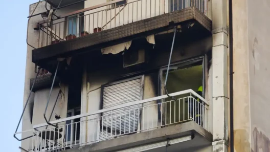 Ταύρος: Φωτιά σε διαμέρισμα με 50χρονο χωρίς τις αισθήσεις του ΒΙΝΤΕΟ - ΦΩΤΟ