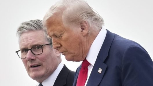 Η αιχμηρή απάντηση Στάρμερ στις «πολεμικές» δηλώσεις Τραμπ