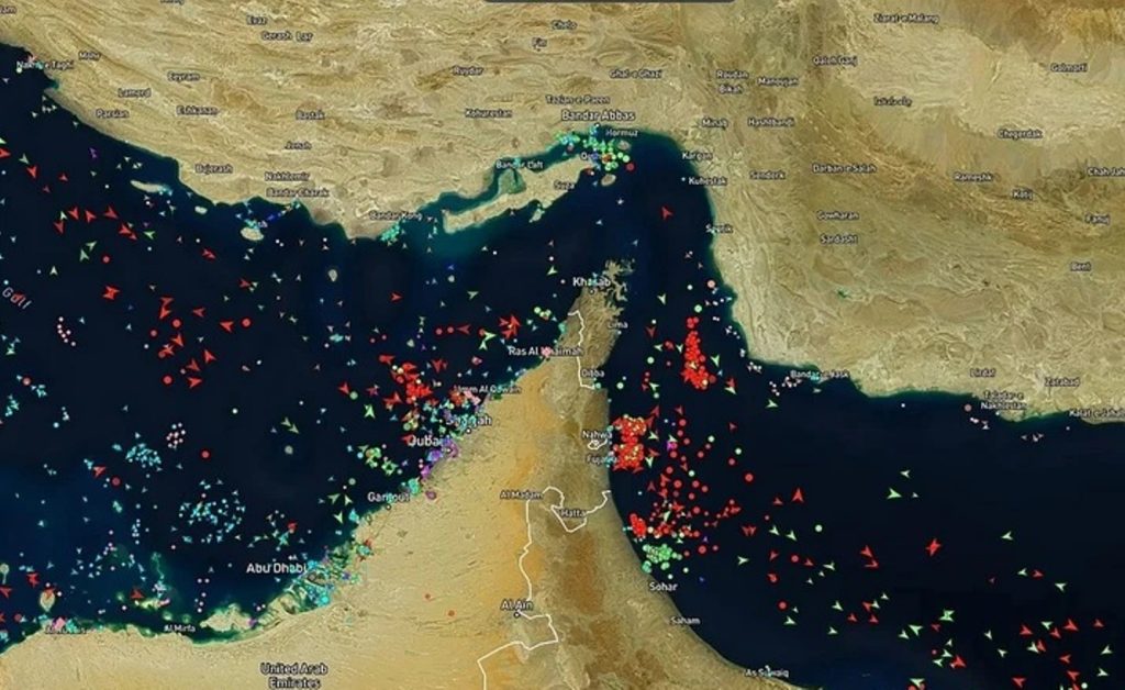 Στενά του Ορμούζ: Εκατοντάδες τάνκερ αγκυροβολημένα εν αναμονή των εξελίξεων ΒΙΝΤΕΟ