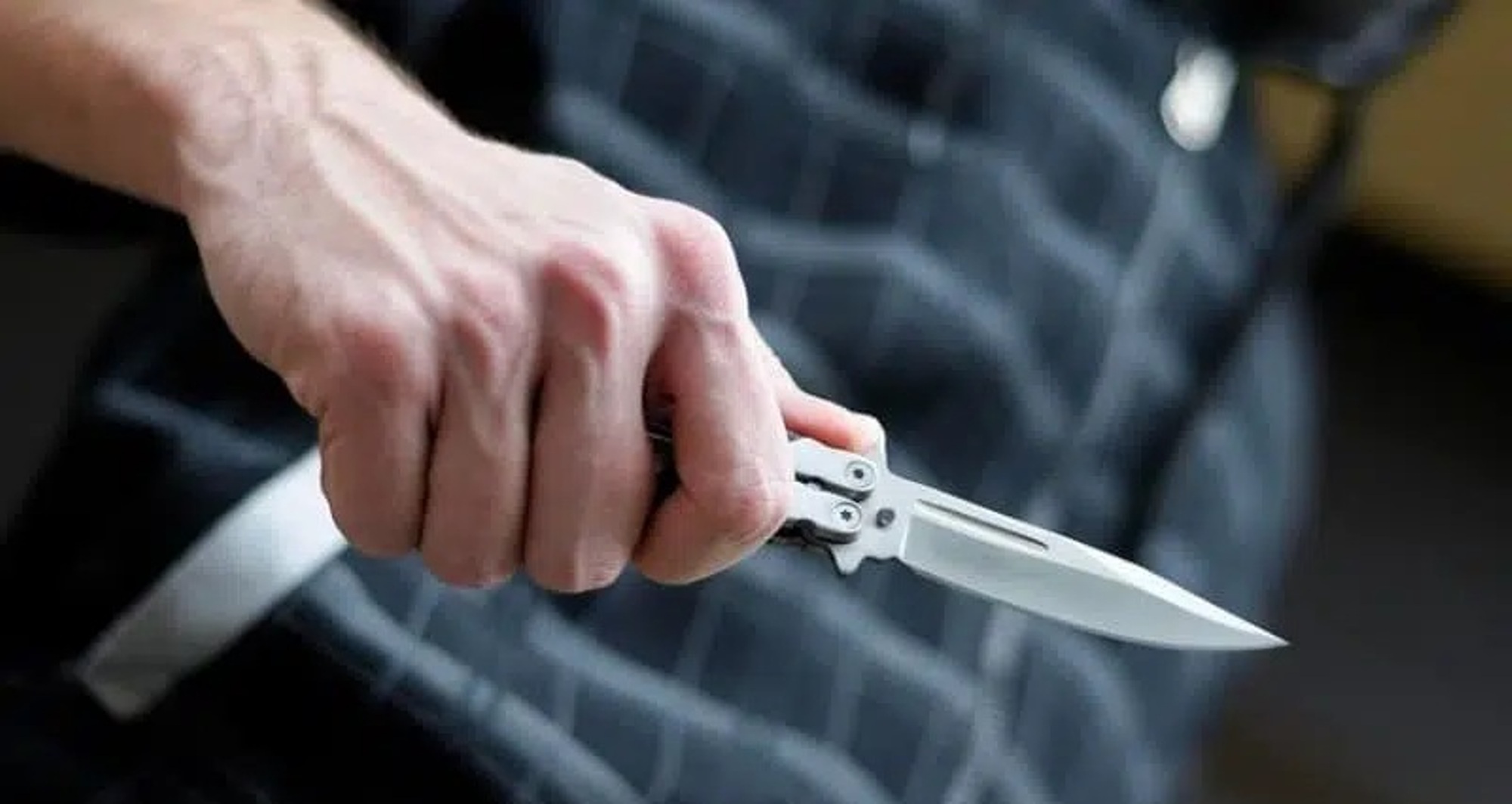 Πάτρα: Κυκλοφορούσε με αναδιπλούμενο στιλέτο