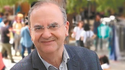 «Μαζί με τους γονείς, τους συγγενείς και τον λαό»