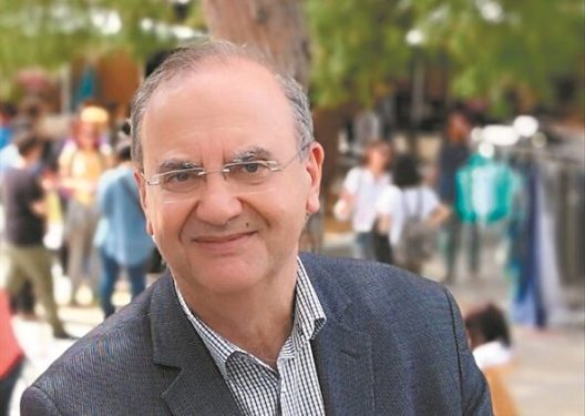 «Μαζί με τους γονείς, τους συγγενείς και τον λαό»