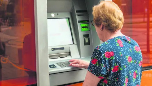 Συντάξεις Απριλίου 2026: Πότε μπαίνουν τα χρήματα στα ΑΤΜ – Οι τελικές ημερομηνίες για όλα τα Ταμεία