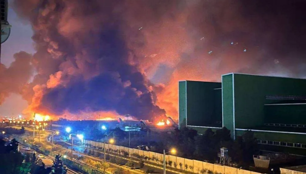 Μέση Ανατολή: Φλέγεται για 19η μέρα – Εκατέρωθεν επιθέσεις με  νεκρούς – Πλήγματα σε χώρες του Κόλπου.