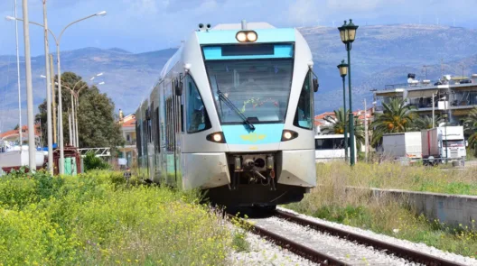 Αχαΐα: Παρέμβαση Εισαγγελέα - Ιδιώτης, αντί αποζημίωσης από το Κράτος, αυτό του πήρε το οικόπεδο για να περάσει το τρένο! ΦΩΤΟ