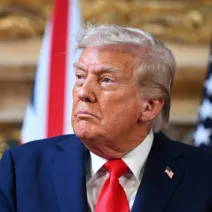 Ντόναλντ Τραμπ: «Το Ιράν μόλις ζήτησε κατάπαυση πυρός, θα το εξετάσουμε όταν ανοίξουν τα Στενά του Ορμούζ»