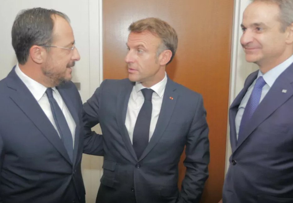 Στην Κύπρο ο Μητσοτάκης – Θα συναντηθεί με Μακρόν και Χριστοδουλίδη