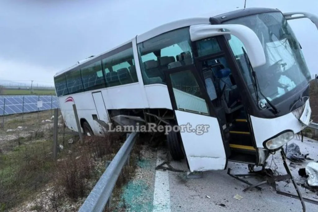 Θανάσιμη μετωπική σύγκρουση ΙΧ με λεωφορείο, νεκρός 21χρονος ΦΩΤΟ