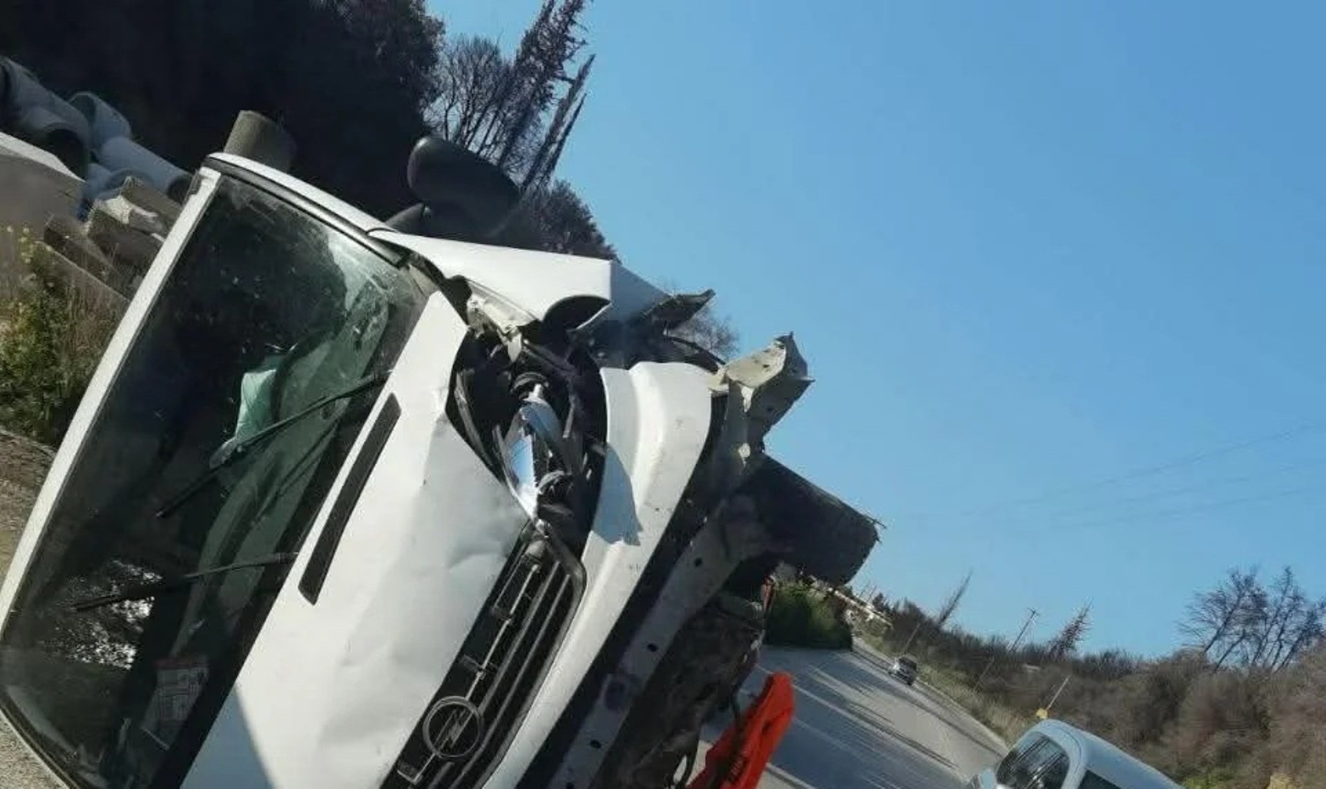 Πάτρα: Τροχαίο με εκτροπή και ανατροπή βαν