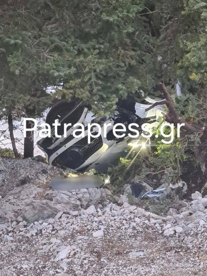 Καλάβρυτα: Σοβαρό τροχαίο, αυτοκίνητο στα...έλατα ΦΩΤΟ - ΒΙΝΤΕΟ