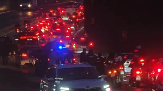 Δυο τροχαία στην Κηφισίας, ενεπλάκη και μηχανή της ΕΛΑΣ