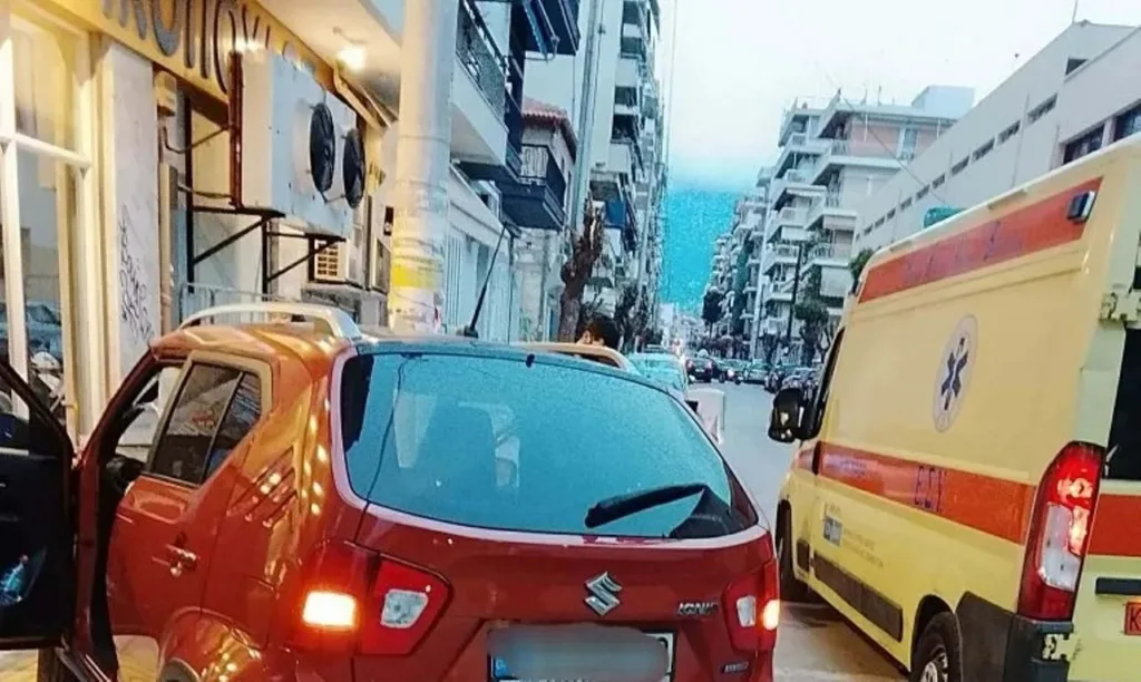 Πάτρα: Αυτοκίνητο σε σούπερ μάρκετ μετά από τροχαίο ΦΩΤΟ 30 Πάτρα: Αυτοκίνητο σε σούπερ μάρκετ μετά από τροχαίο ΦΩΤΟ