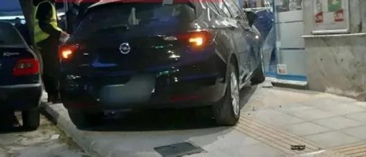 Πάτρα: Αυτοκίνητο σε σούπερ μάρκετ μετά από τροχαίο ΦΩΤΟ