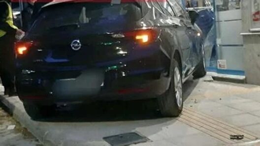 Πάτρα: Αυτοκίνητο σε σούπερ μάρκετ μετά από τροχαίο ΦΩΤΟ