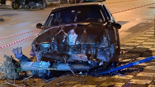 Θεσσαλονίκη: ΙΧ «σκαρφάλωσε» σε πεζοδρόμιο και σκότωσε 25χρονο ΦΩΤΟ - ΒΙΝΤΕΟ