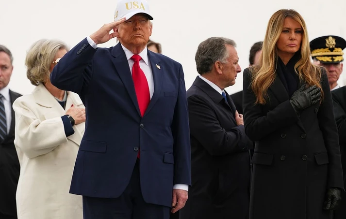 ΗΠΑ: Υποδοχή Τραμπ των σορών των στρατιωτών που σκοτώθηκαν στη Μέση Ανατολή ΦΩΤΟ