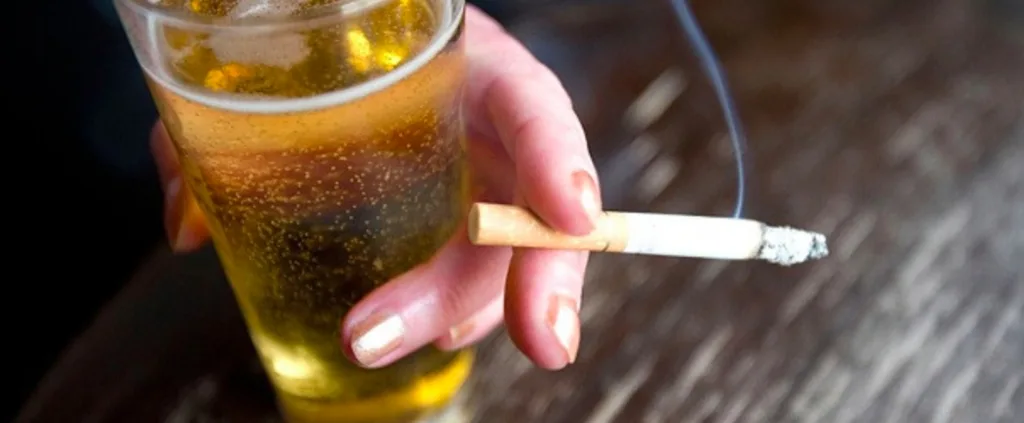 Τα μέτρα περιφρούρησης της απαγόρευσης πώλησης αλκοόλ και καπνού σε ανηλίκους - Πώς θα γίνεται η ταυτοποίηση, τι ισχύει με τους χώρους διασκέδασης