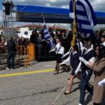 Μεσολόγγι: Ρίγη συγκίνησης για τον τυφλό σημαιοφόρο, στην παρέλαση για την Εξοδο ΦΩΤΟ