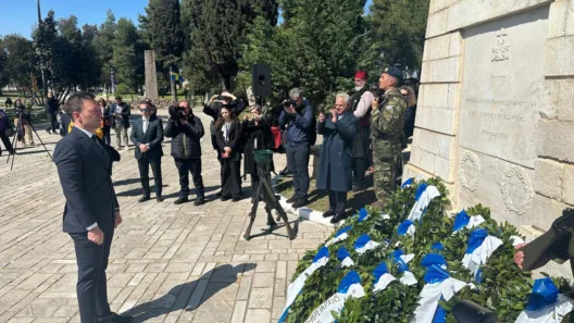 Μεσολόγγι: Ο Κασσελάκης στην Εξοδο - «Πολλοί Έλληνες νιώθουν ελεύθεροι πολιορκημένοι» ΦΩΤΟ