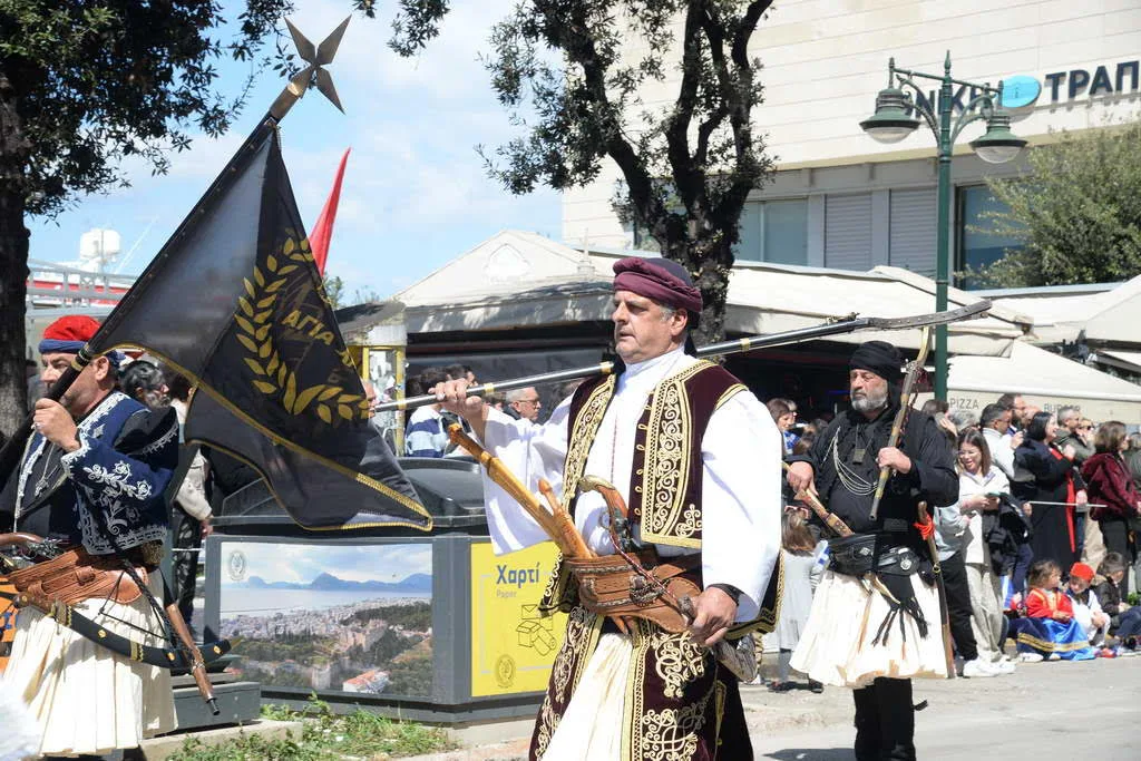 Πάτρα: Τίμησε την Επανάσταση του 1821 - Η Δοξολογία και η μεγάλη παρέλαση ΒΙΝΤΕΟ-ΦΩΤΟ