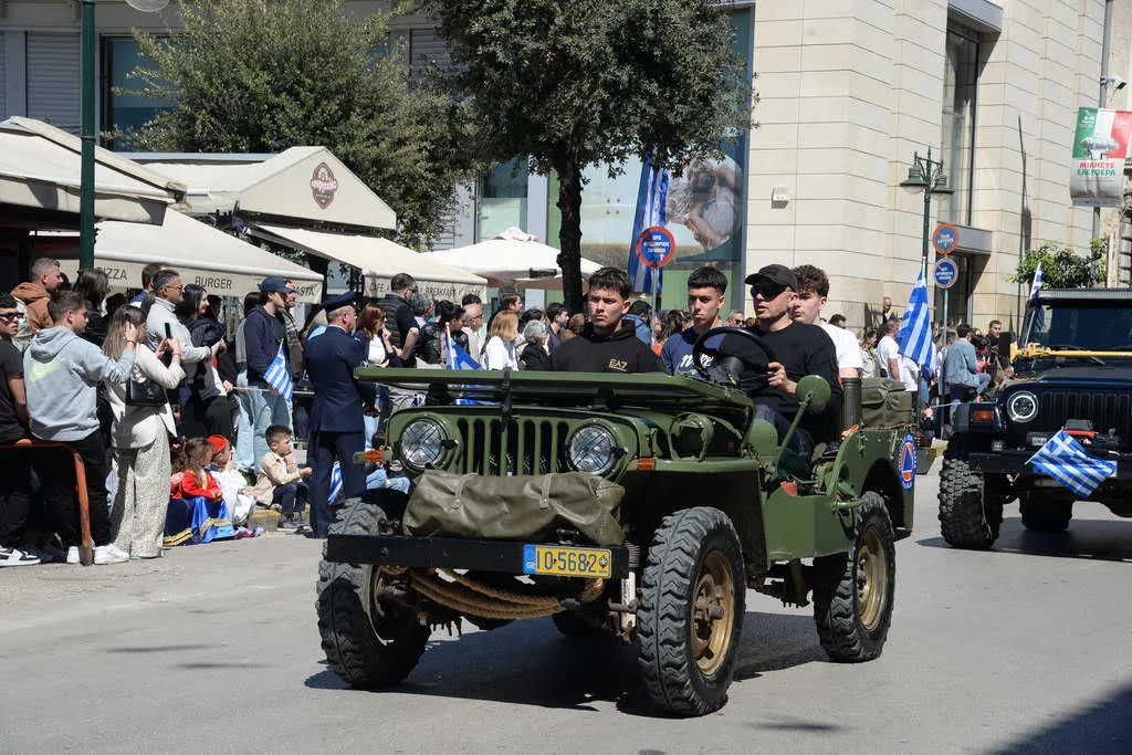 Πάτρα: Τίμησε την Επανάσταση του 1821 - Η Δοξολογία και η μεγάλη παρέλαση ΒΙΝΤΕΟ-ΦΩΤΟ 47 Πάτρα: Τίμησε την Επανάσταση του 1821 - Η Δοξολογία και η μεγάλη παρέλαση ΒΙΝΤΕΟ-ΦΩΤΟ