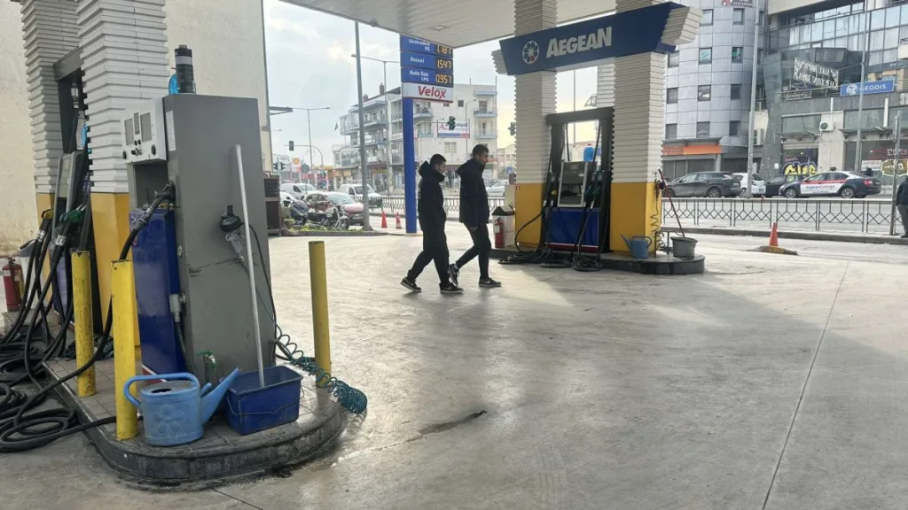 Αγρίνιο: Παραδόθηκε ληστής σε πρατήριο καυσίμων