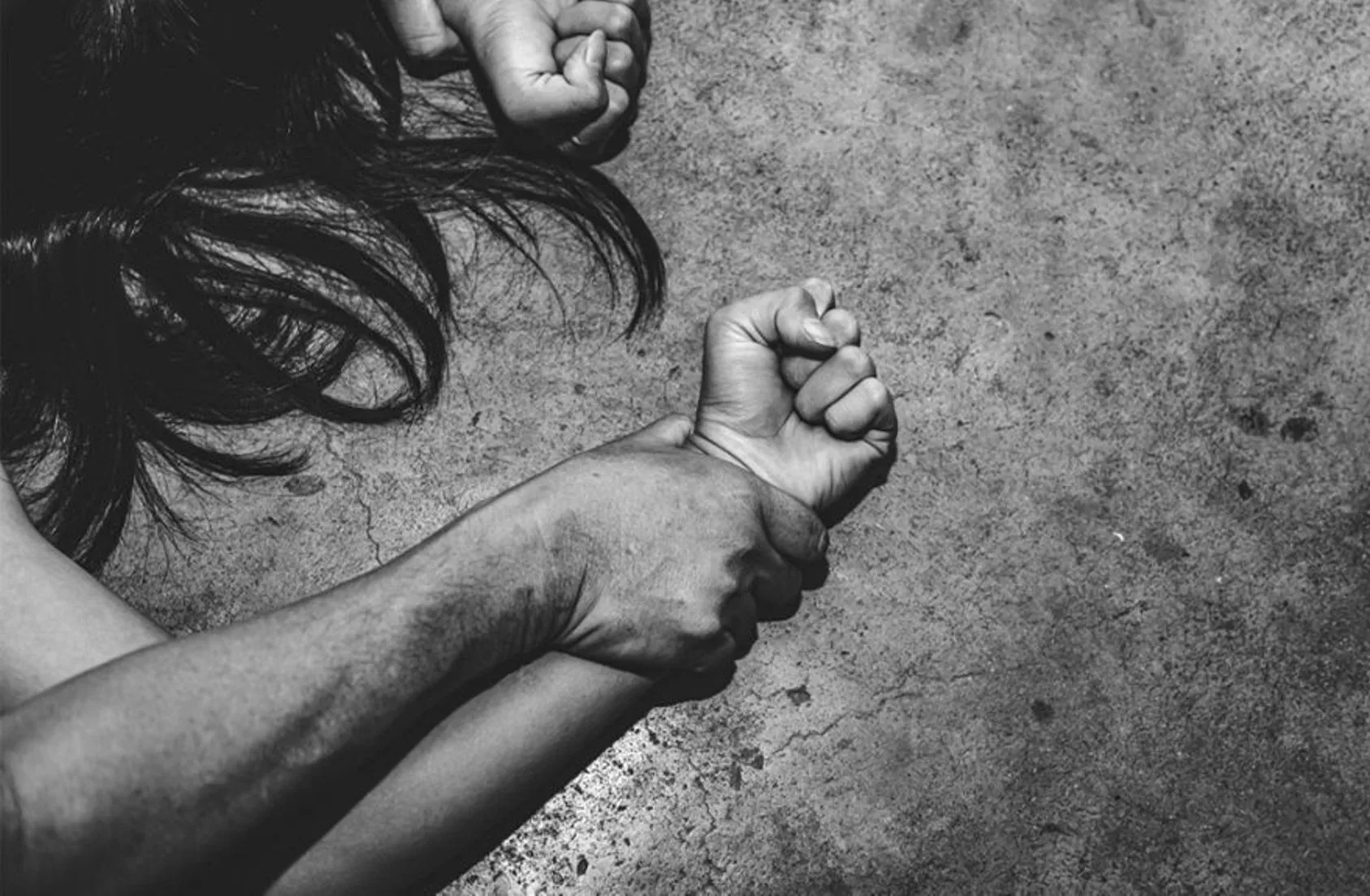 Ομαδικό βιασμό από πέντε άτομα κατήγγειλε 17χρονη στα Χανιά, ο ένας βιντεοσκοπούσε