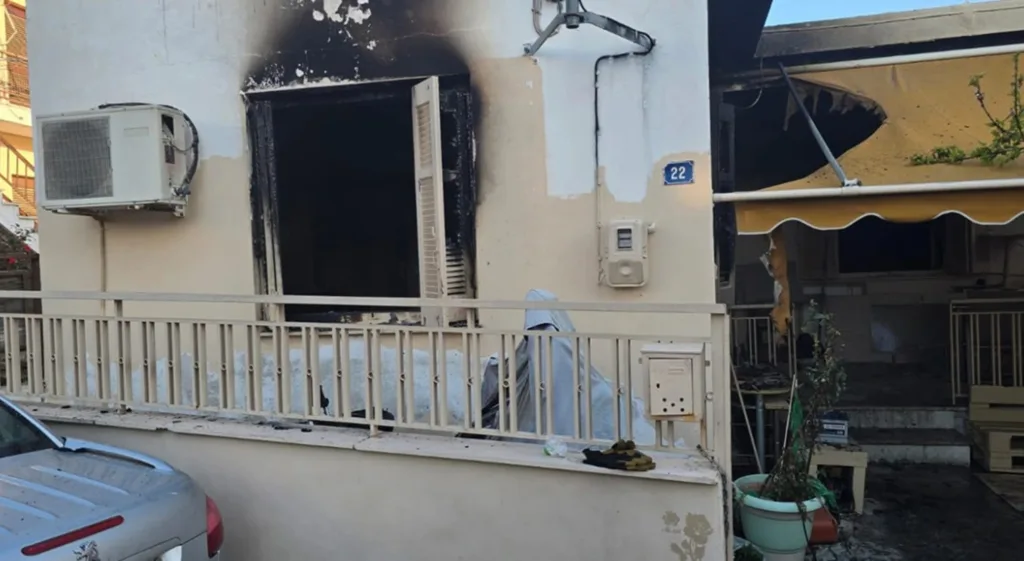 Δυο νεκρές από έκρηξη σόμπας στον Βόλο, ένας πολυεγκαυματίας - «Την είδα να καίγεται στην αυλή» ΒΙΝΤΕΟ