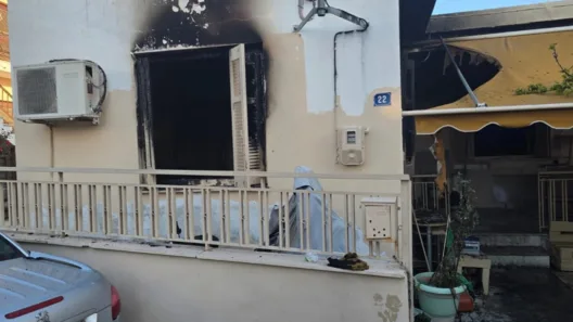 Δυο νεκρές από έκρηξη σόμπας στον Βόλο, ένας πολυεγκαυματίας - «Την είδα να καίγεται στην αυλή» ΒΙΝΤΕΟ